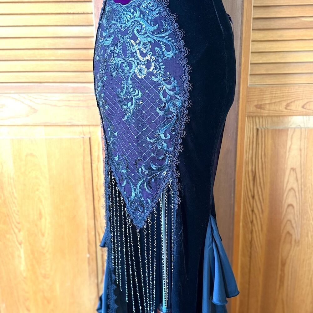 Devil Fashion Gothic Victorian 'Vampire Masquerade' Purple Black Velvet Gown - Picture 8 of 15